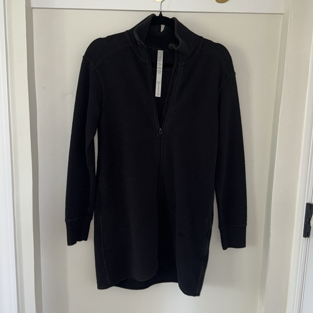 Lululemon On Repeat jacket size 4. - Picture 3 of 4